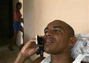 Mỹ cho phép công dân gửi điện thoại di động sang Cuba